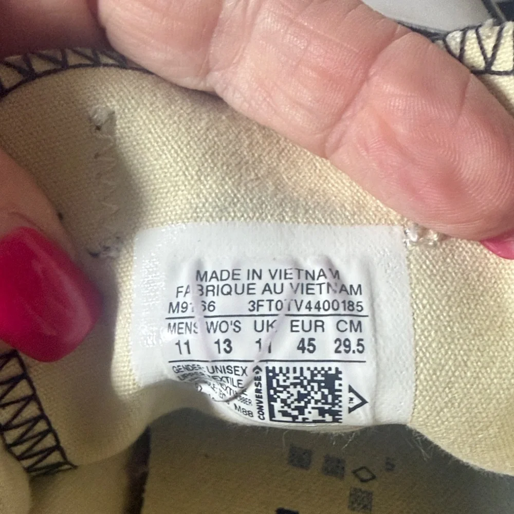 Men’s Black Converse Size 11 - Picture 6 of 6